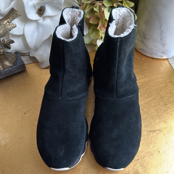 Sorel Kinetic Short Boots in Black Suede - Picture 3 of 16